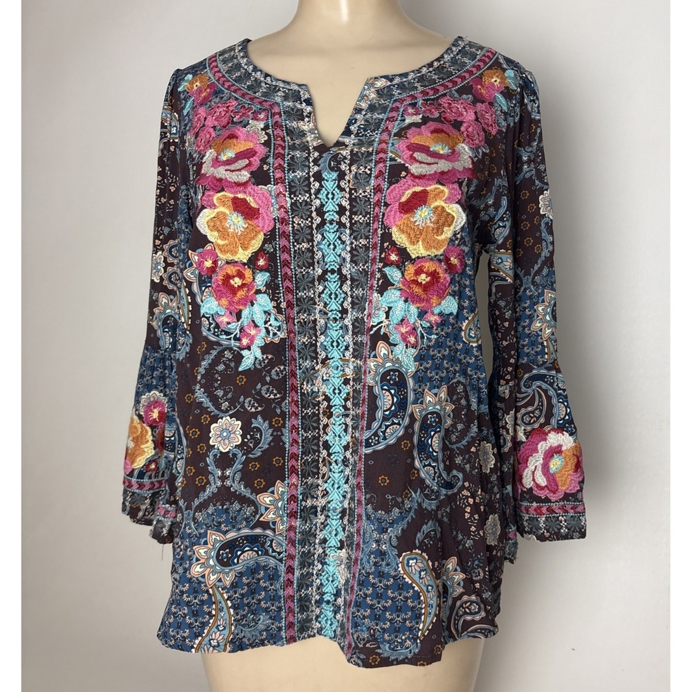 Savanna Jane Paisley Floral Embroidered Bell Sleeve Top size Small Multicolor